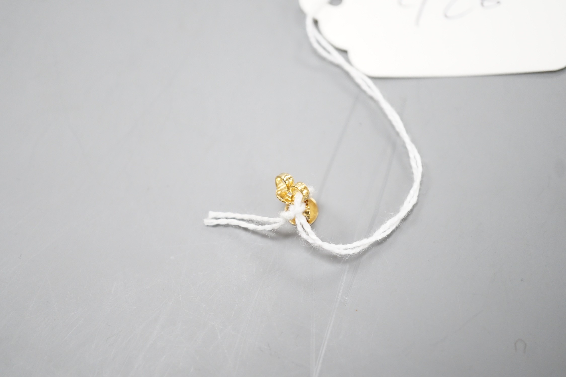 A pair of 750 yellow metal frog earrings, 15mm, 4.9 grams.